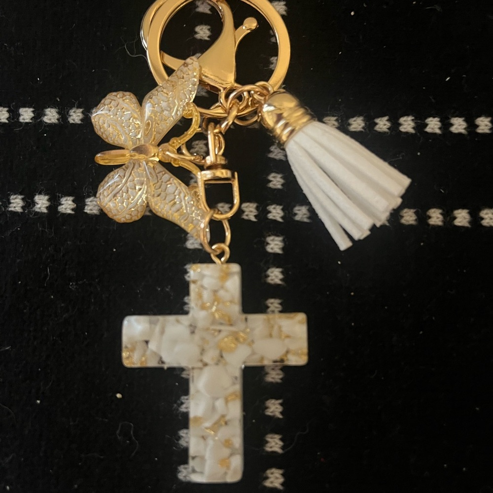 Elegant Gold and White Keychain with Butterfly Charm